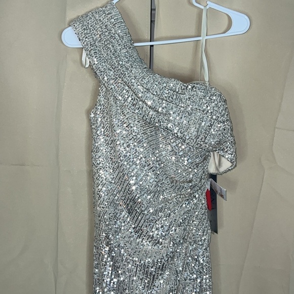 Ieena for Mac Duggal 26550 NWOT ONE-SHOULDER RUCHED SEQUINED GOWN in Nude - Picture 6 of 9